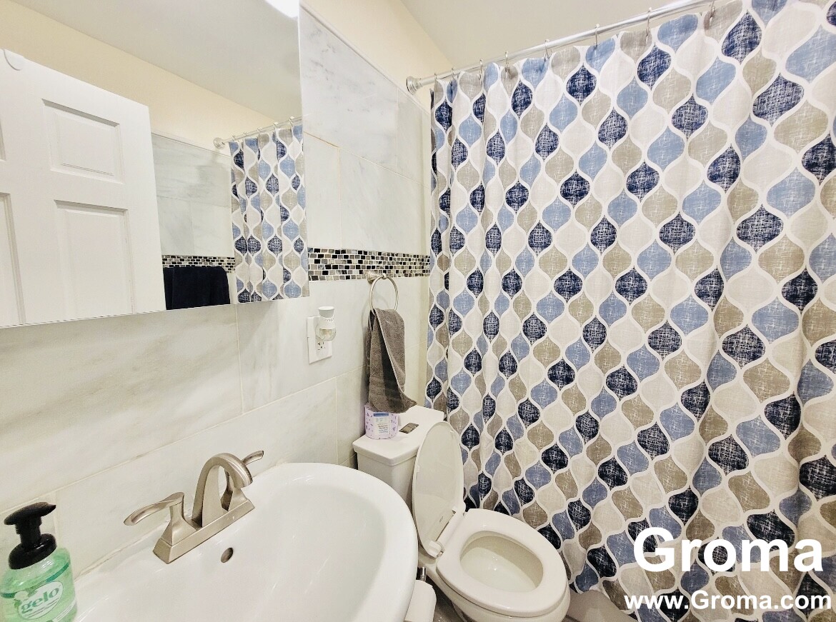 7 Mark St, Jamaica Plain