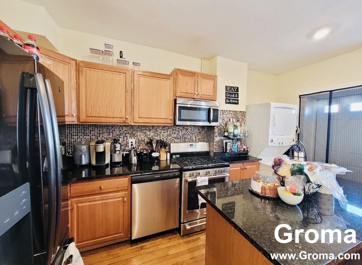 7 Mark St, Jamaica Plain