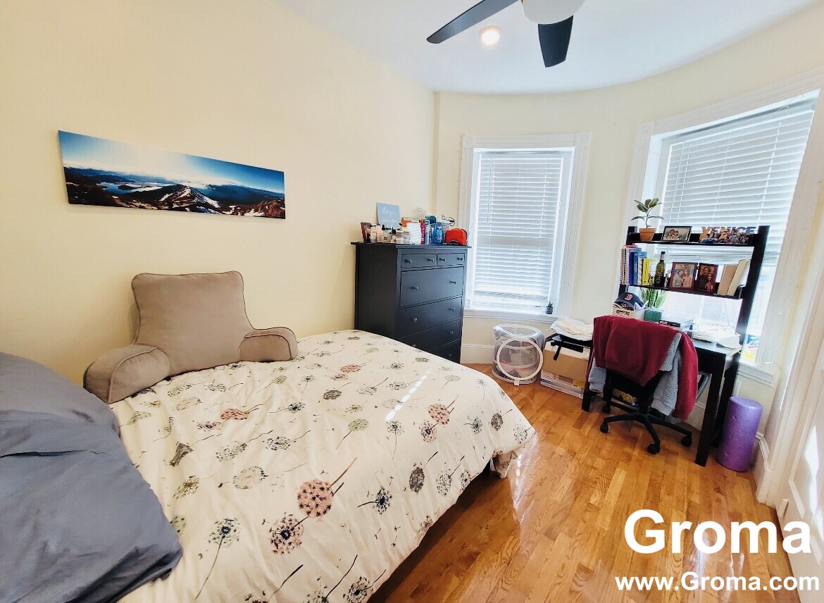 7 Mark St, Jamaica Plain