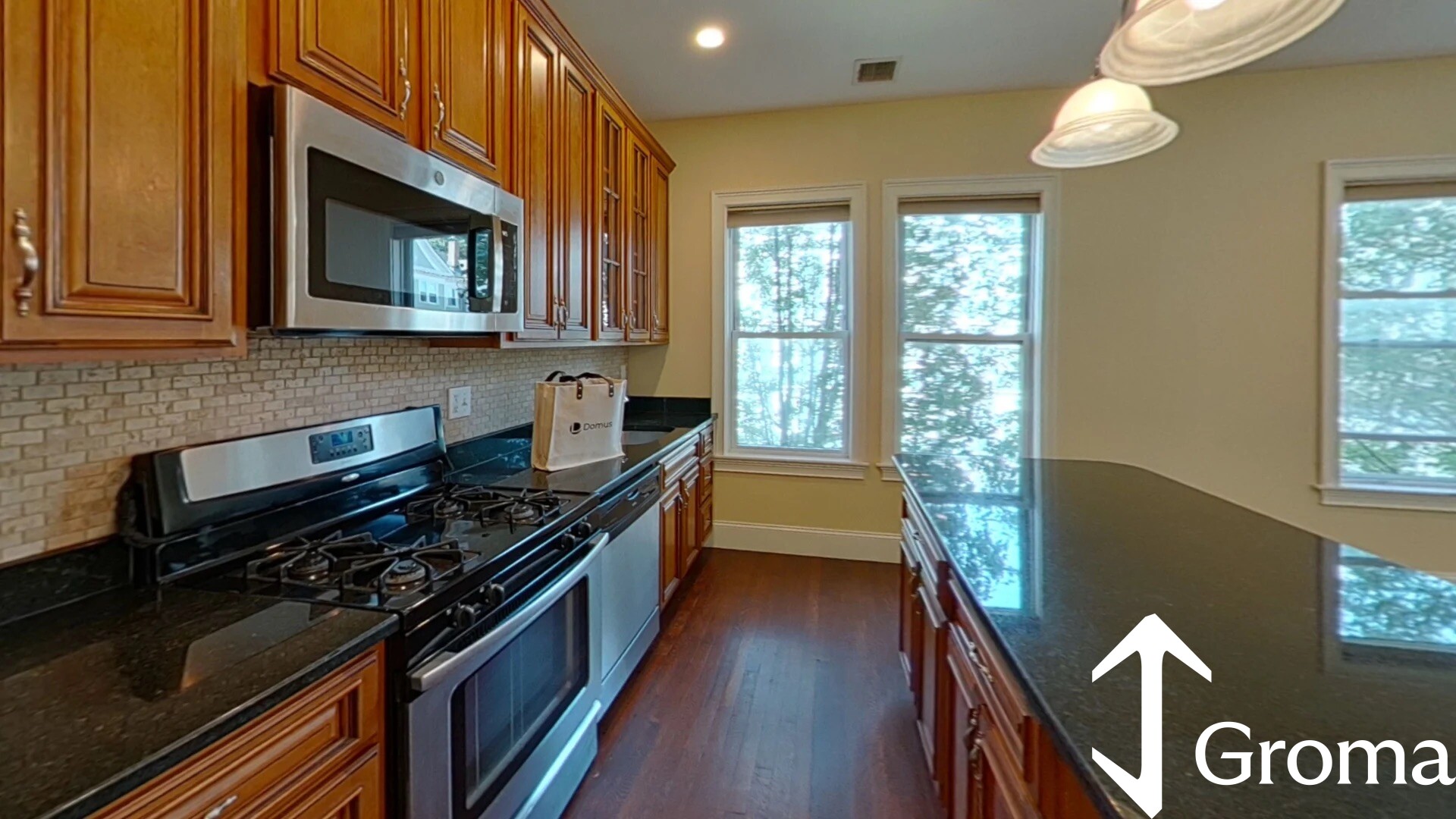 81.3 Hillside St, Mission Hill