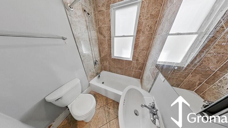 737 Parker St, Mission Hill