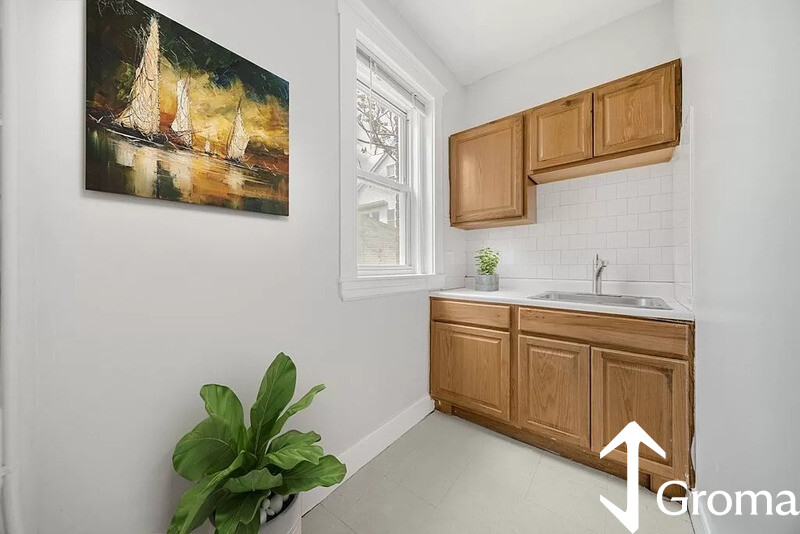 48 Clark Ave, Chelsea