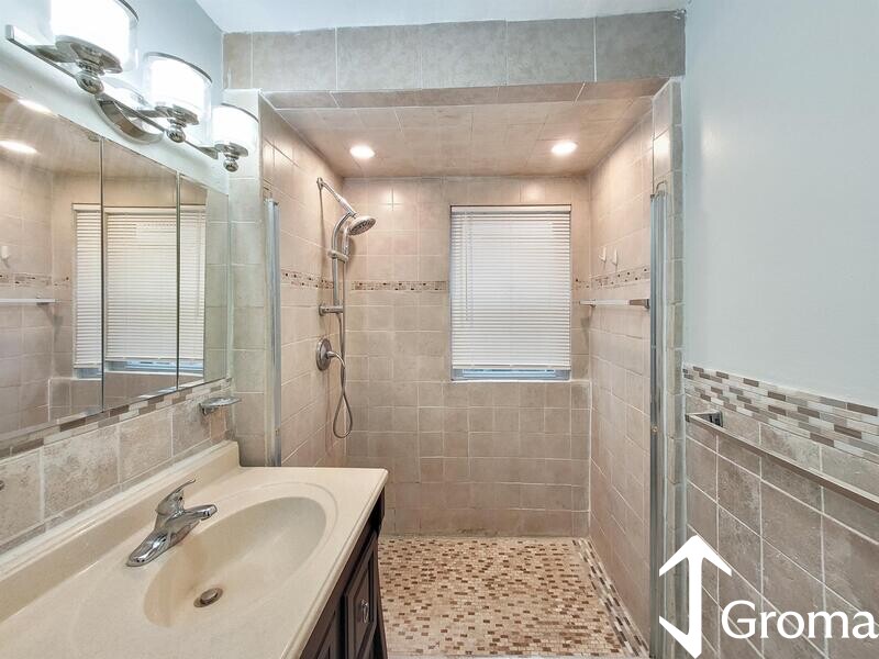 37R Juniper St, Roxbury