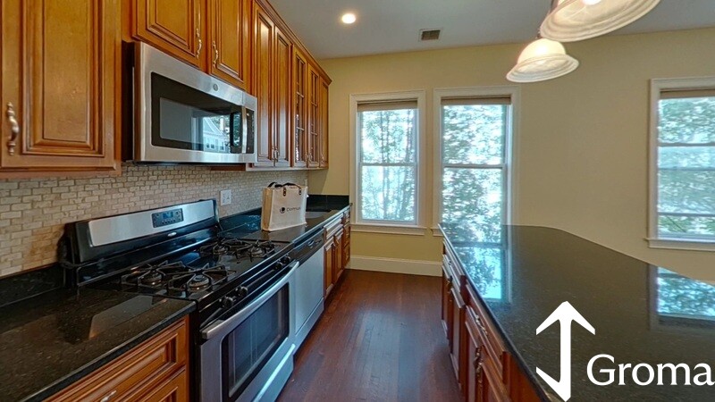 28 Fisher Ave, Mission Hill