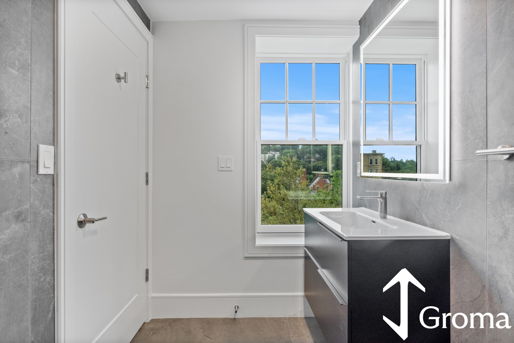 Photos of apartment on Beacon St.,Brookline MA 