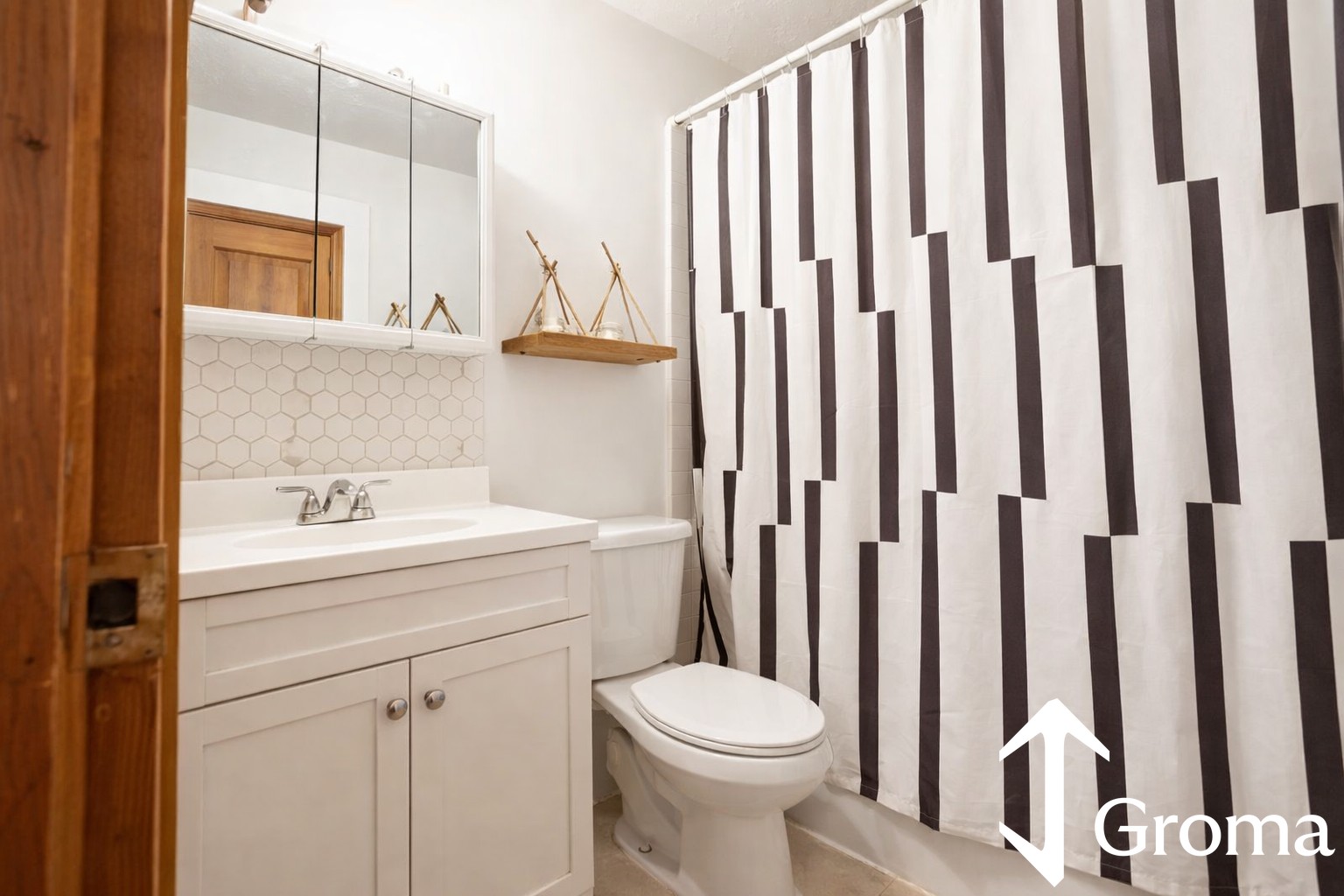 Photos of apartment on Centre St.,Boston MA 