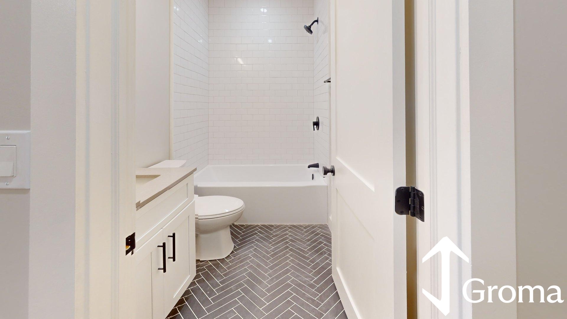 Photos of apartment on Chelsea St.,Boston MA 02128