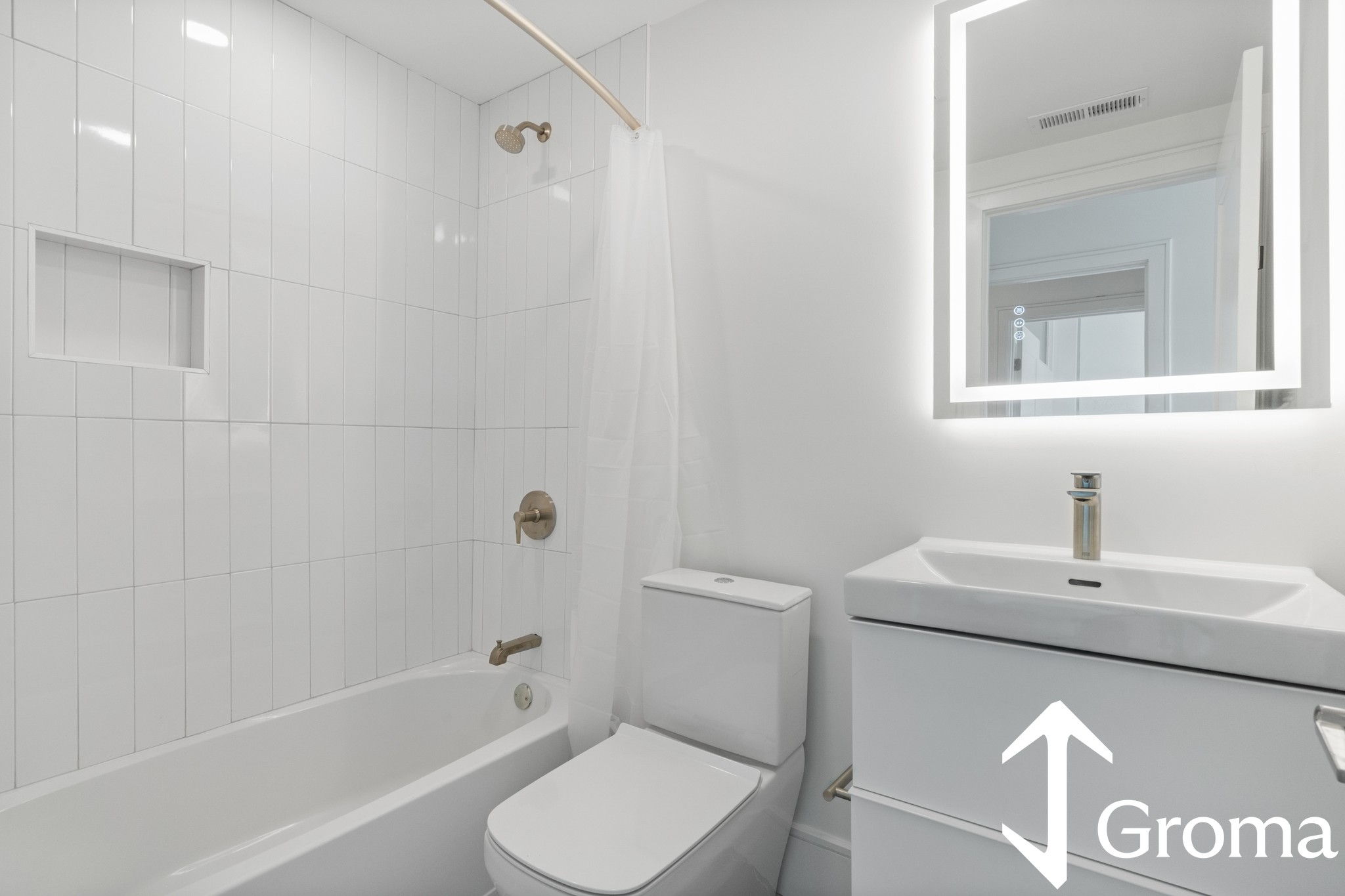 Photos of apartment on Beacon St.,Brookline MA 