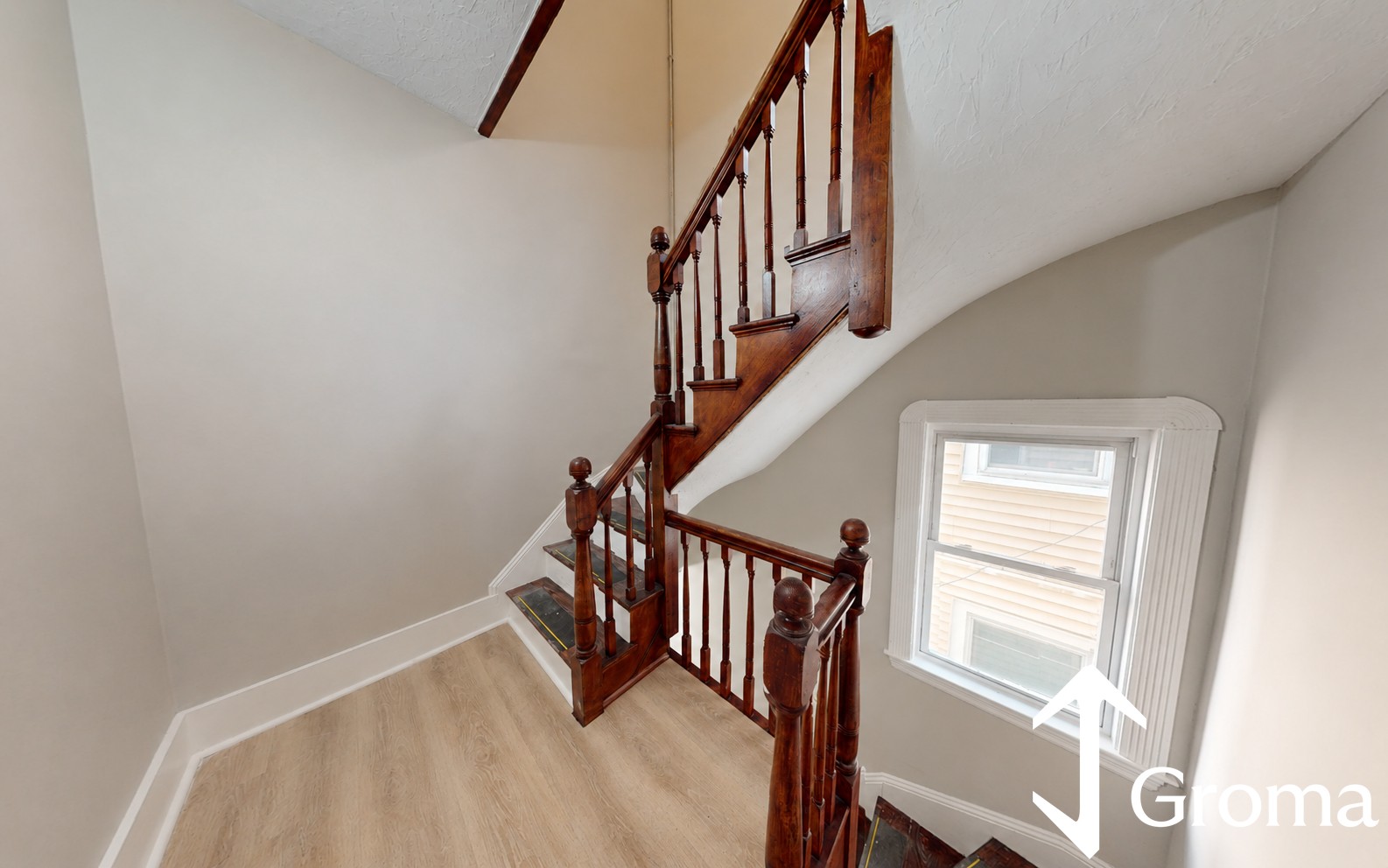 Photos of apartment on Chelsea St.,Boston MA 02128