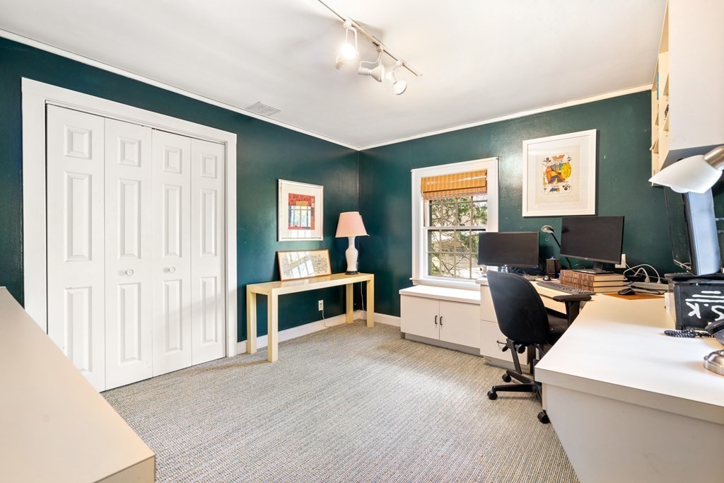 124 Rangeley Rd, Chestnut Hill