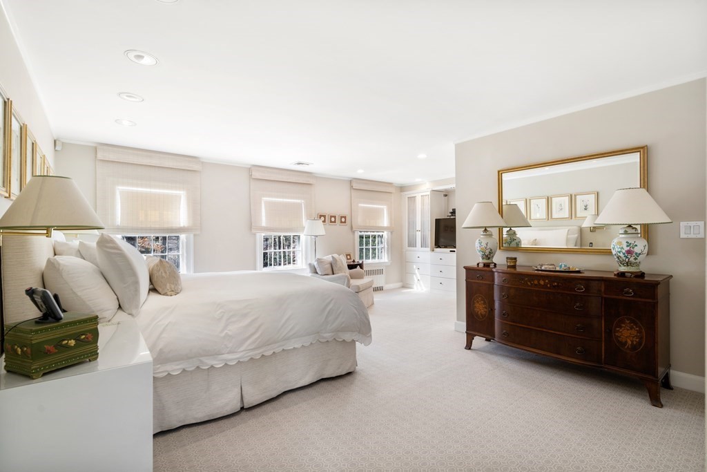 124 Rangeley Rd, Chestnut Hill