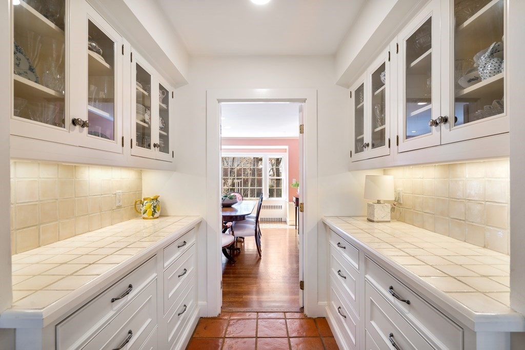 124 Rangeley Rd, Chestnut Hill