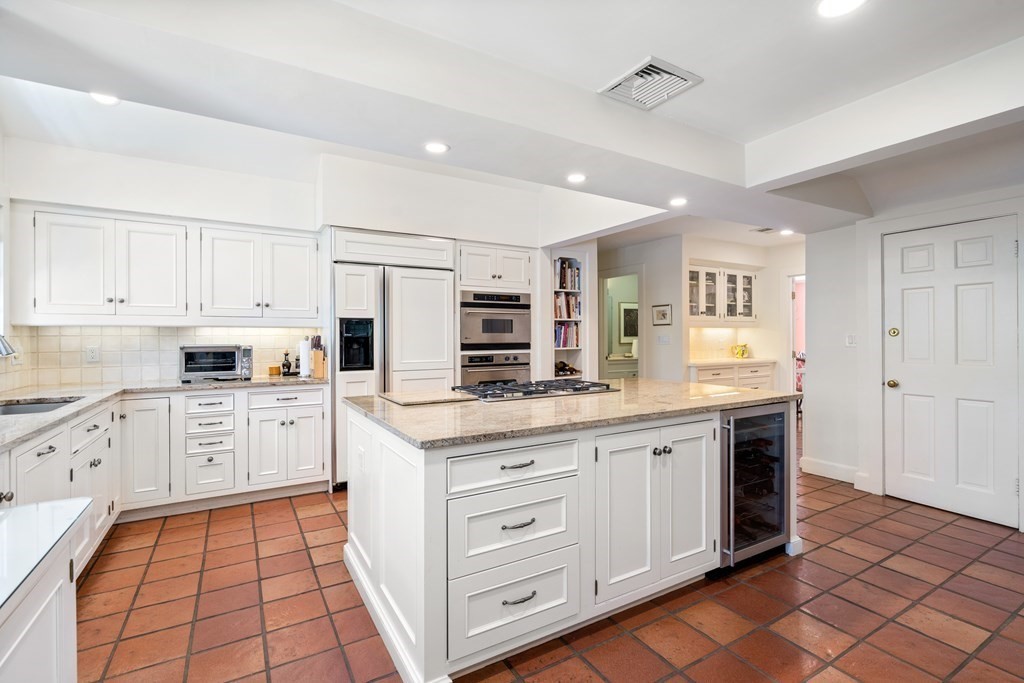 124 Rangeley Rd, Chestnut Hill