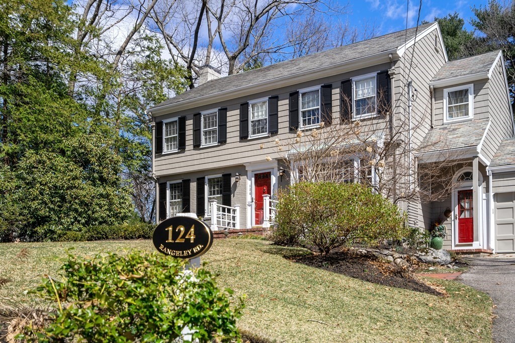 124 Rangeley Rd, Chestnut Hill
