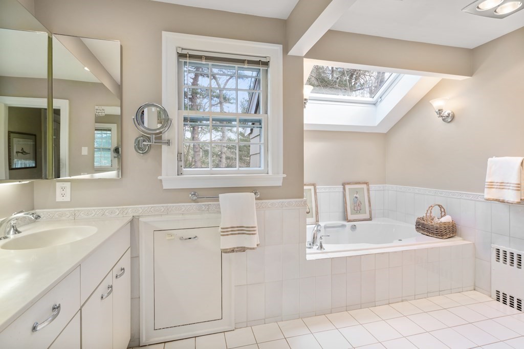 124 Rangeley Rd, Chestnut Hill