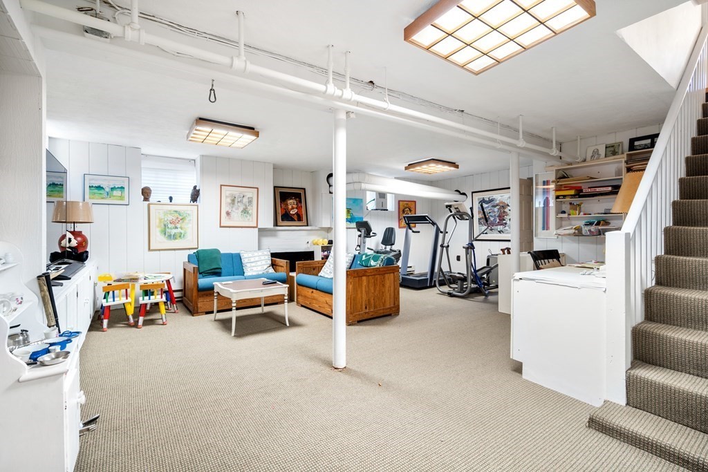 124 Rangeley Rd, Chestnut Hill