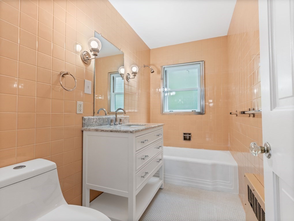 82 Beacon St, Chestnut Hill