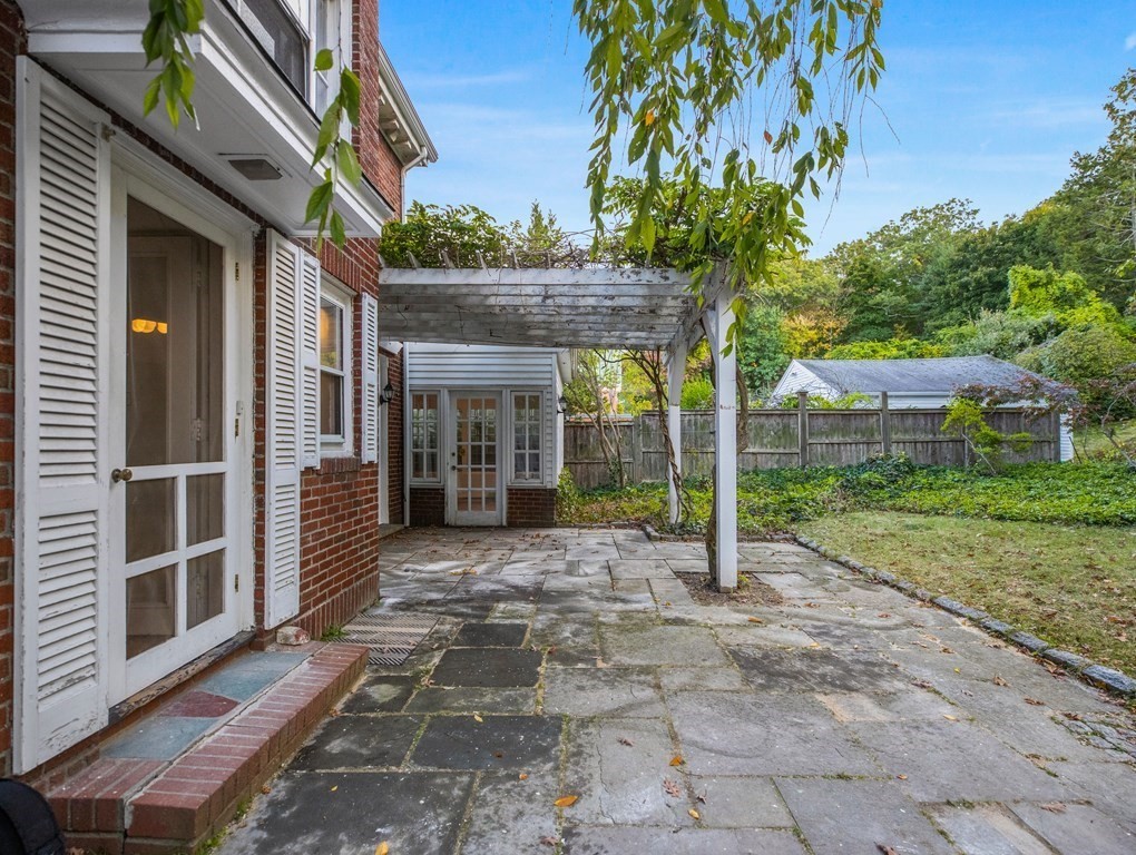 82 Beacon St, Chestnut Hill