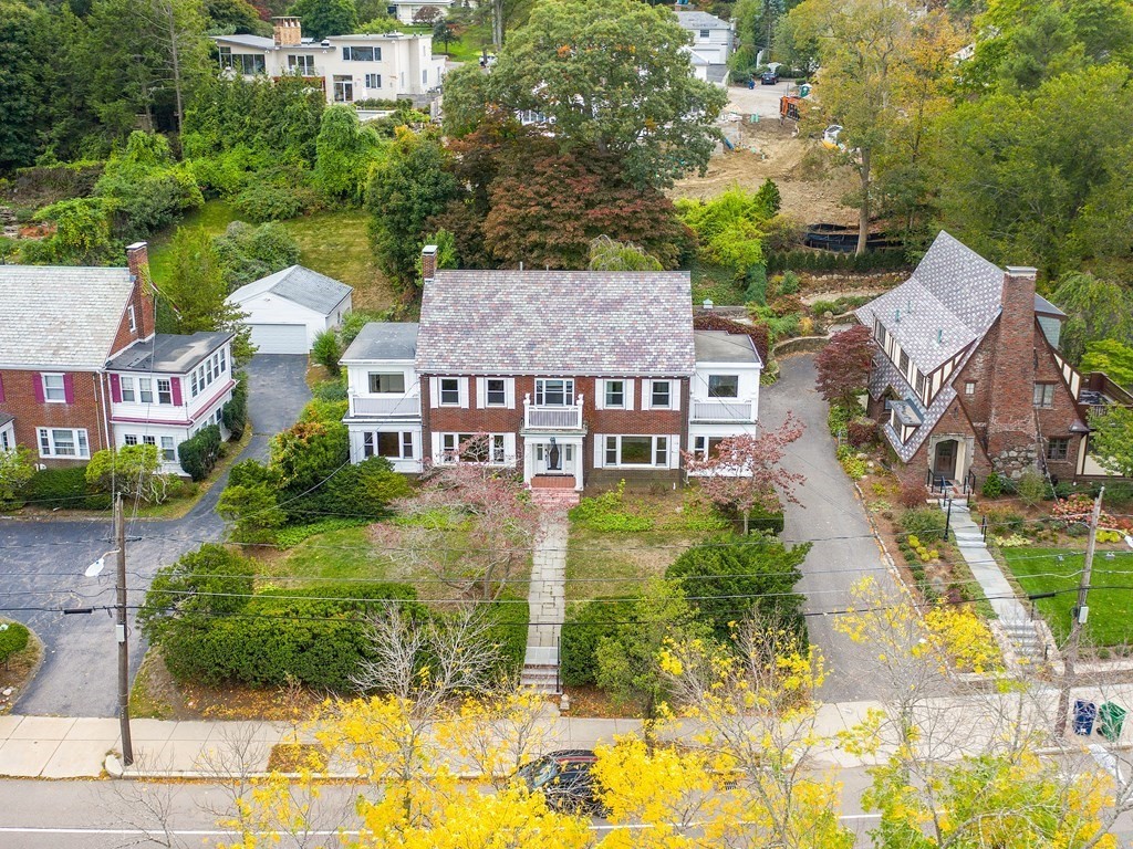 82 Beacon St, Chestnut Hill