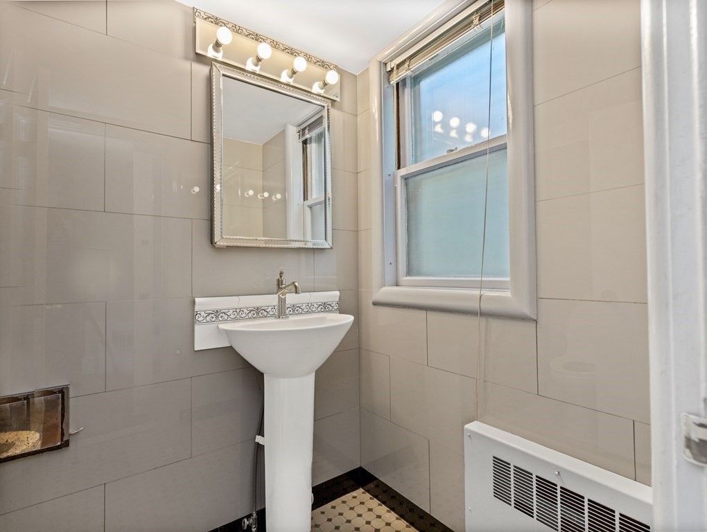 82 Beacon St, Chestnut Hill