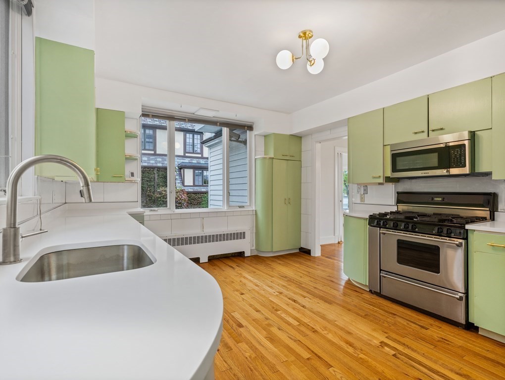 82 Beacon St, Chestnut Hill