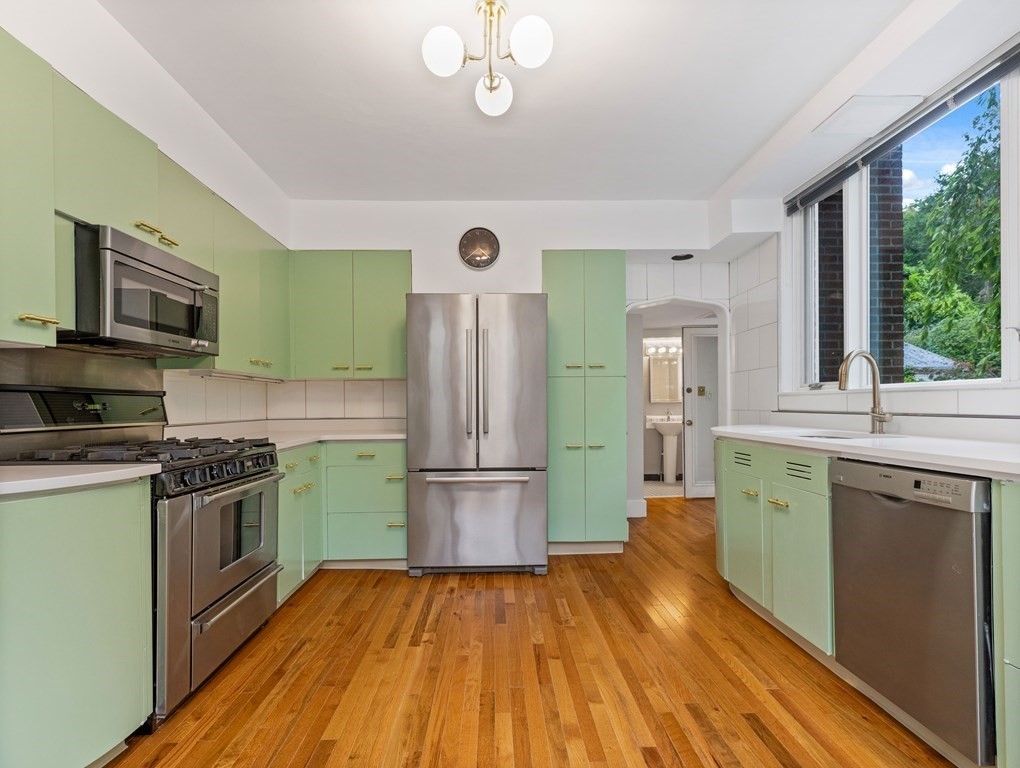 82 Beacon St, Chestnut Hill