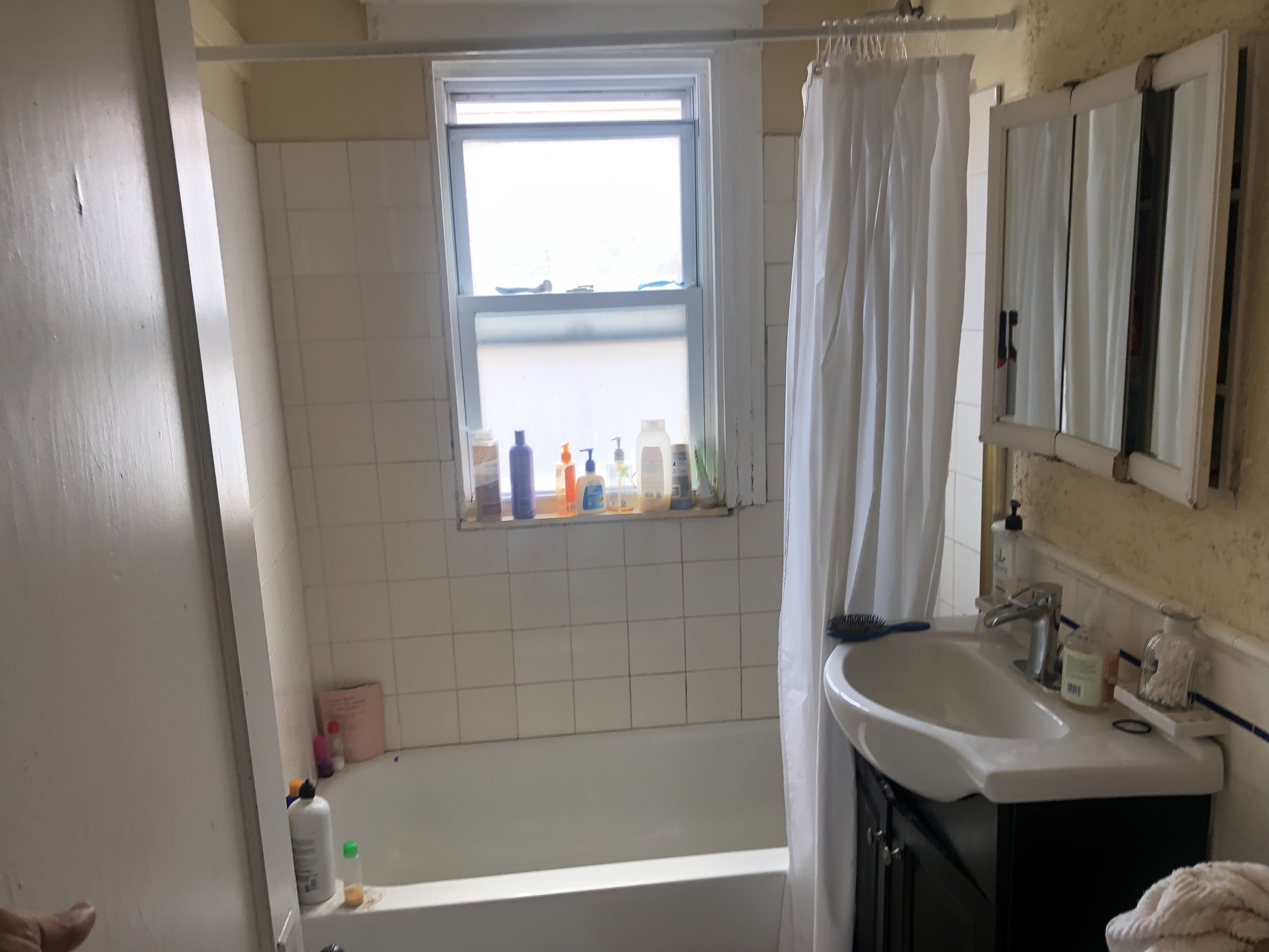 4 bed, 1 bath apartment for rent at 28 Claymoss Rd Unit 3, Brighton — photo 7 of 14