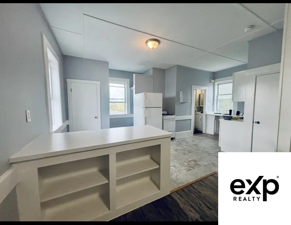 11 Park St. - 1,950USD / month