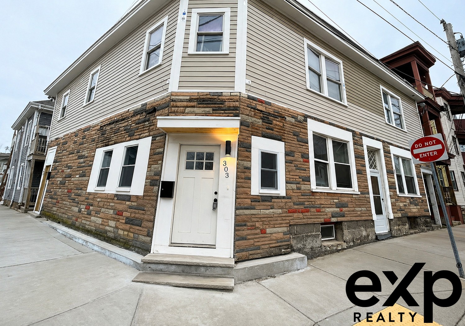 303 Carter St.