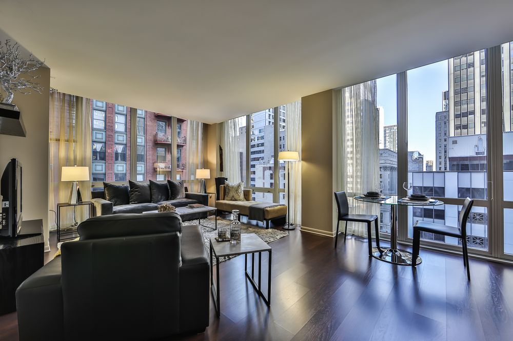 215 West WASHINGTON St. - 3,099USD / month