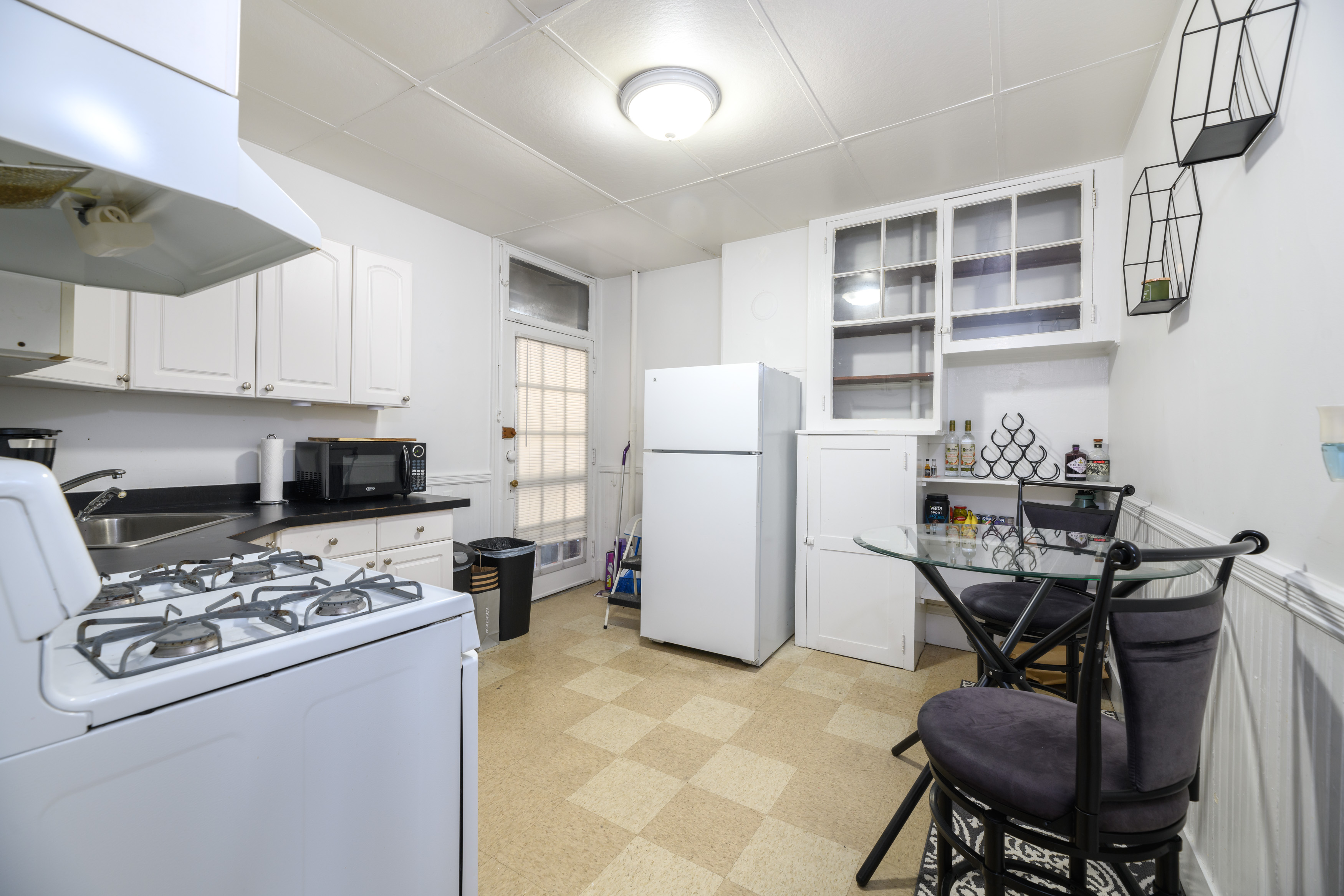 1 bed, 1 bath apartment for rent at 2 Pleasant Ave Unit 2, Ball Square — photo 4 of 10