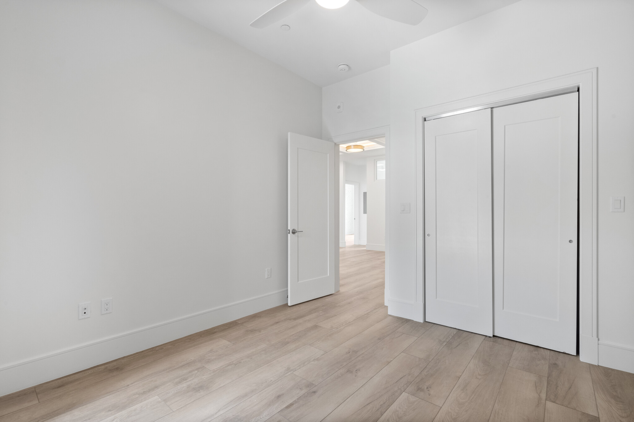 1578 Beacon St, Washington Square