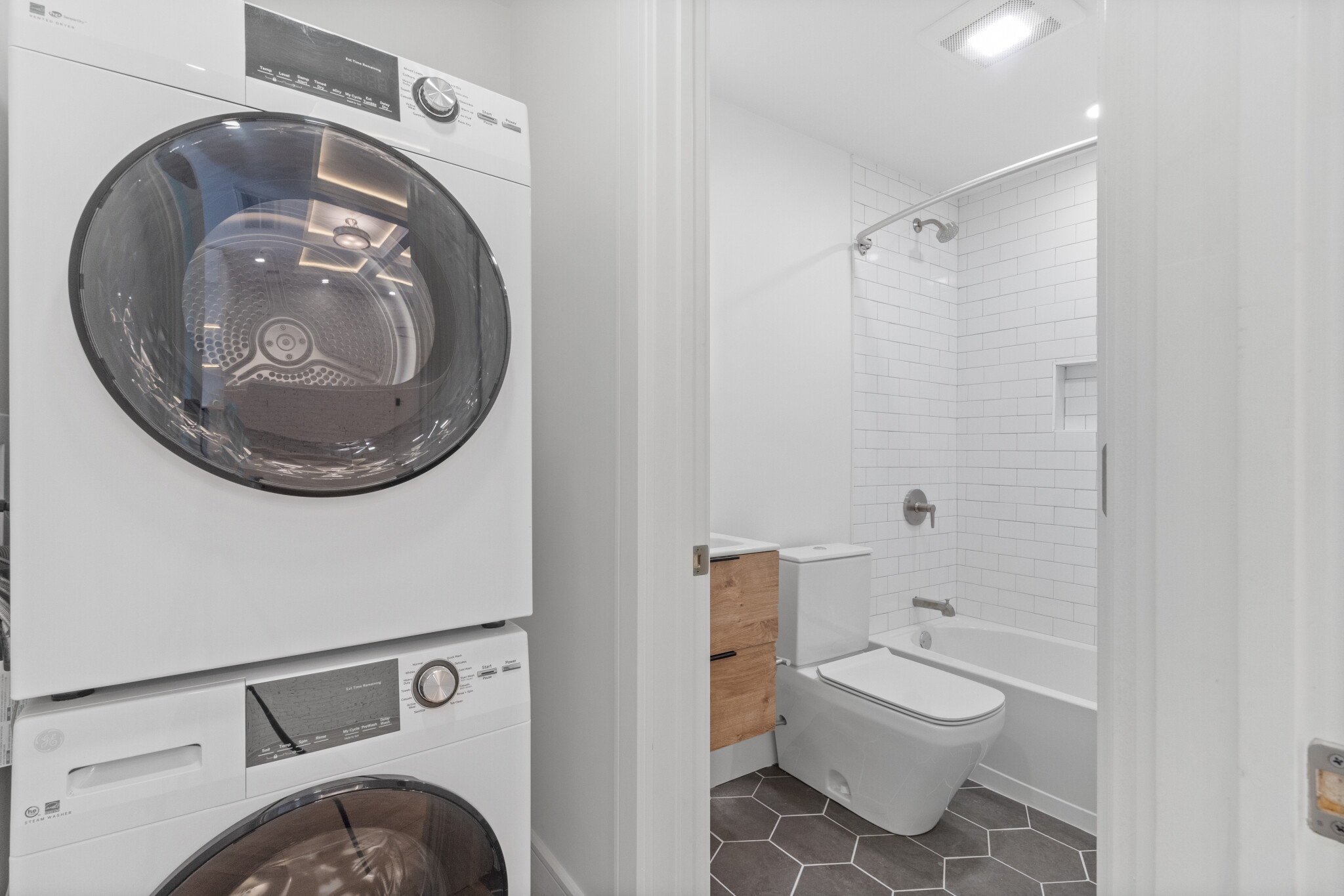 1578 Beacon St, Washington Square