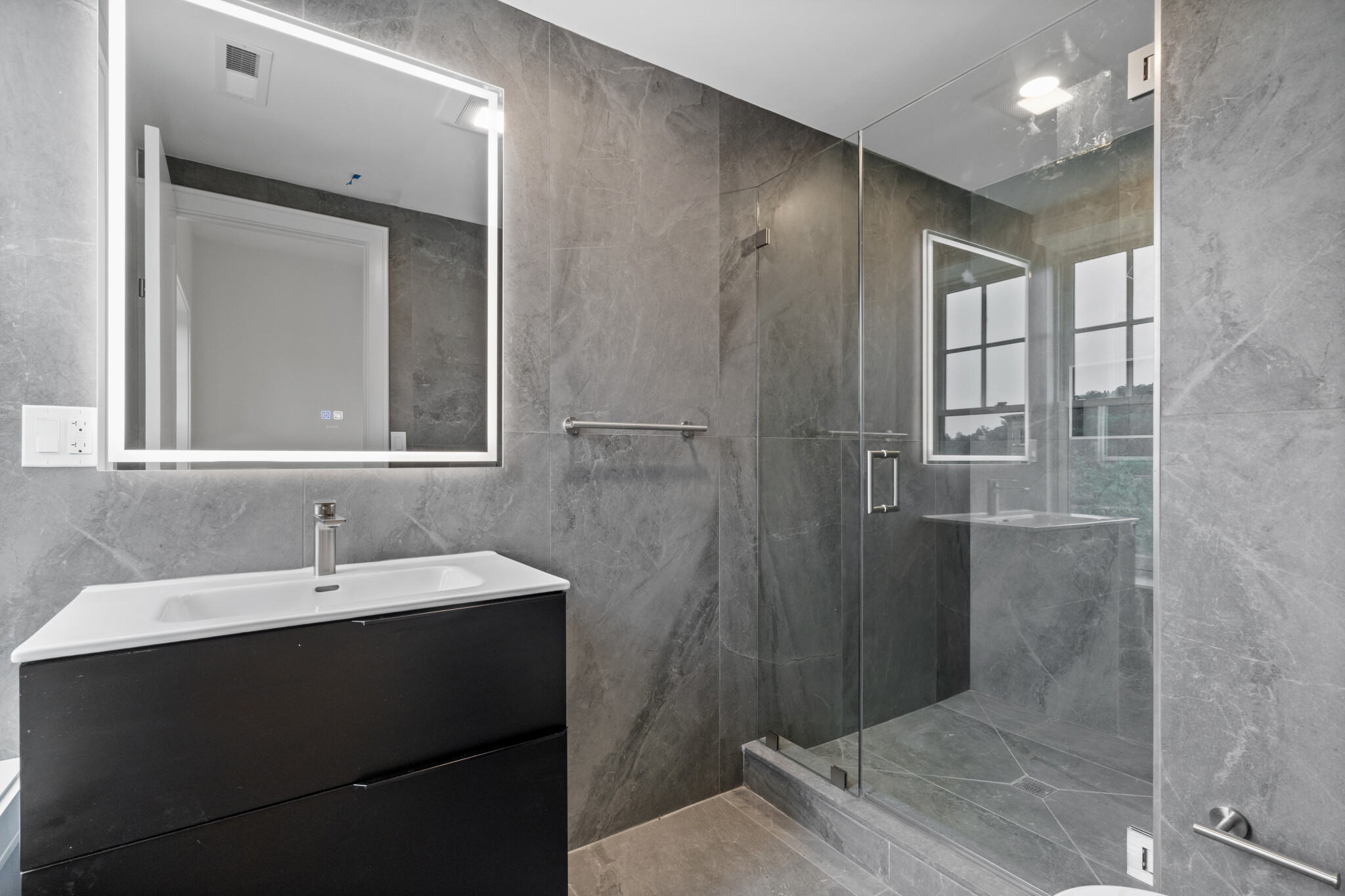 1578 Beacon St, Washington Square