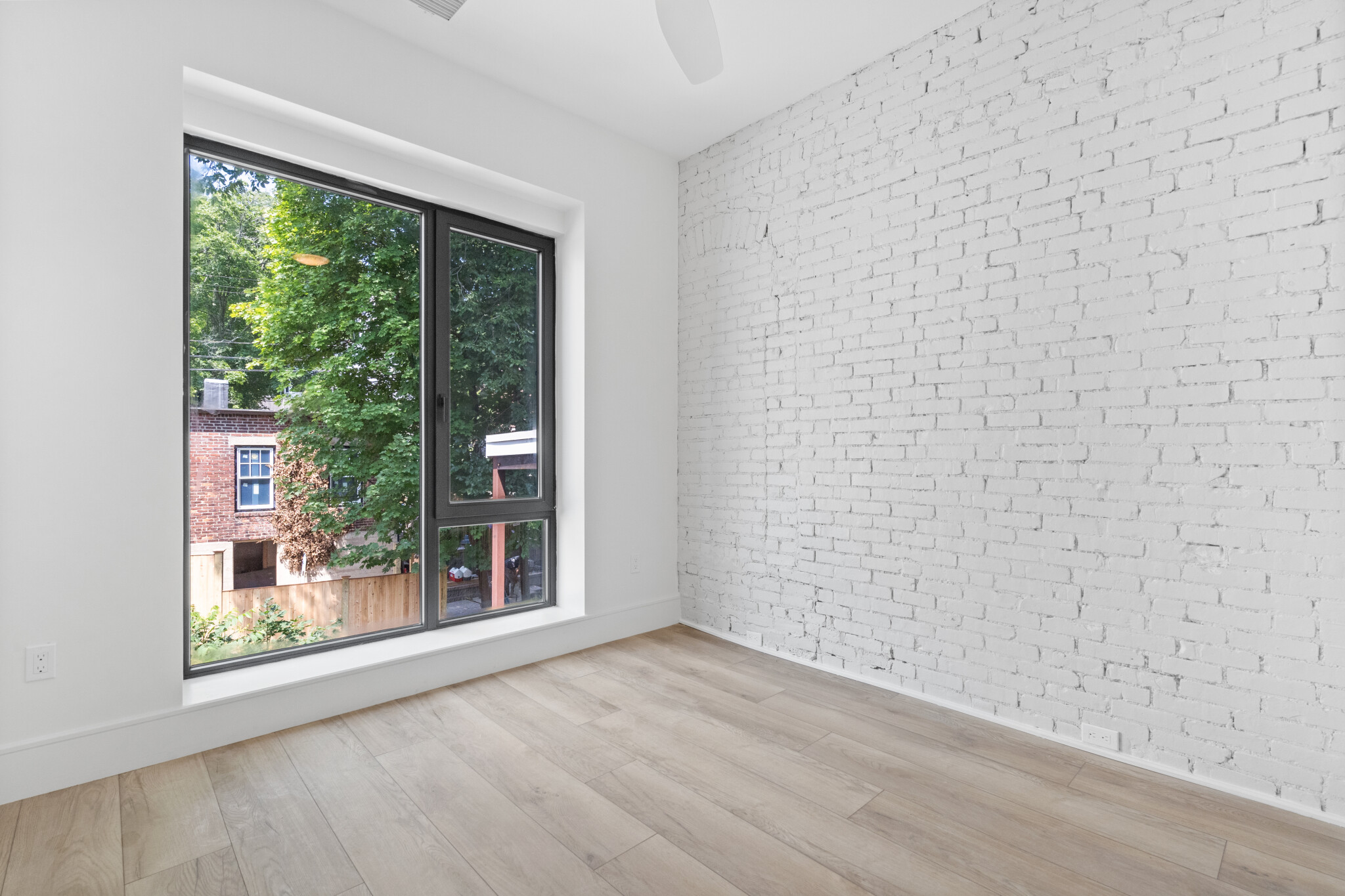 1578 Beacon St, Washington Square