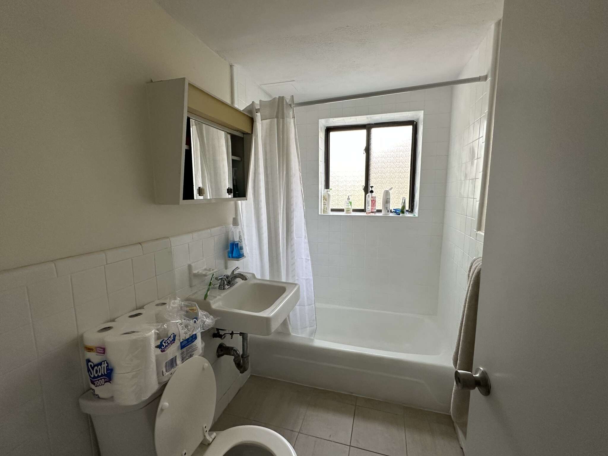 https://ygl-photos.s3.us-west-004.backblazeb2.com/13234W6815308778583.jpg