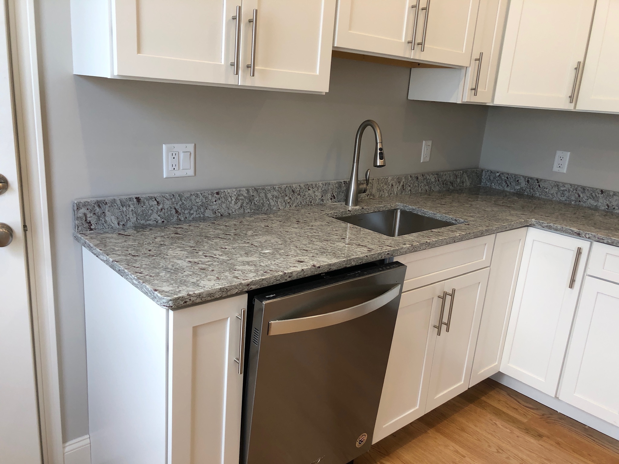 4 bed, 1 bath apartment for rent at 226 228 Fellsway West Unit 1, Medford — photo 3 of 29