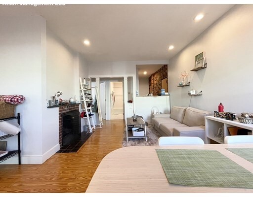 88 Hancock St, Central Square