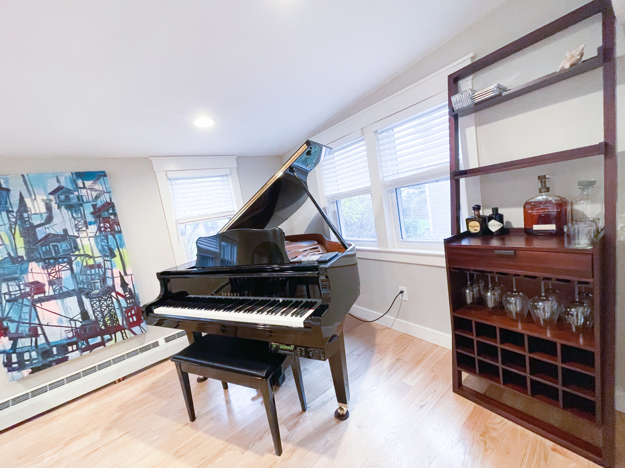 83 Rockridge Rd, Waltham