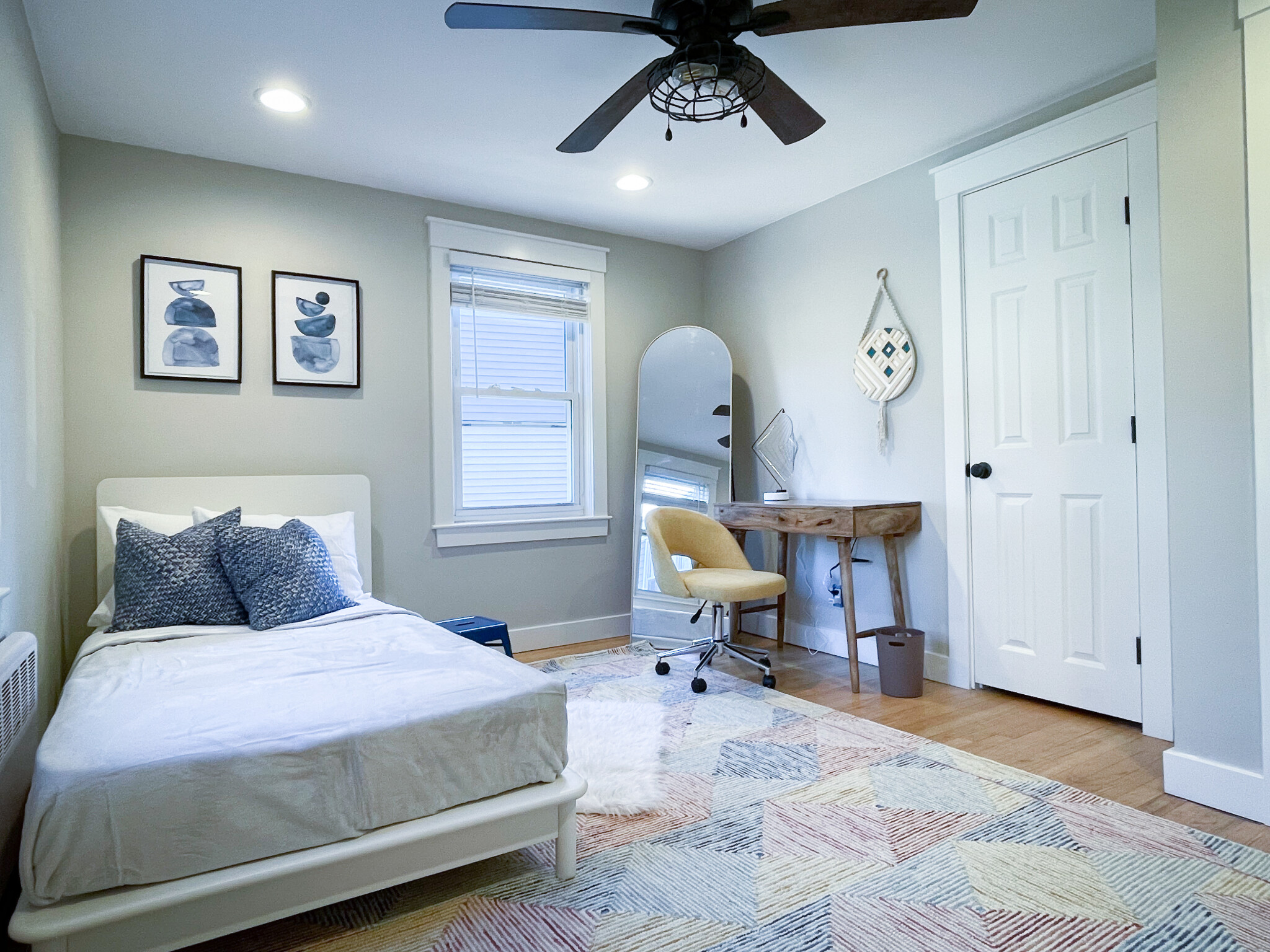 83 Rockridge Rd, Waltham