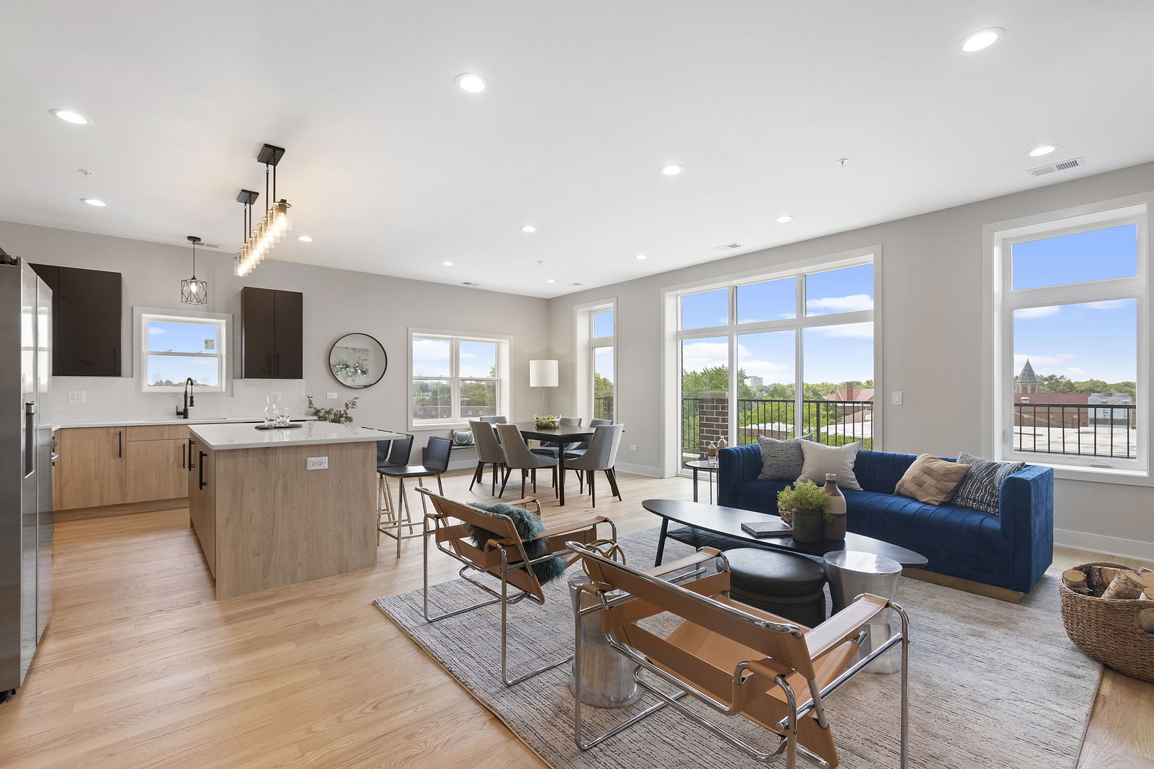 5689 N Lincoln Ave North Lincoln Ave., Chicago, IL - 3,700 USD/ month