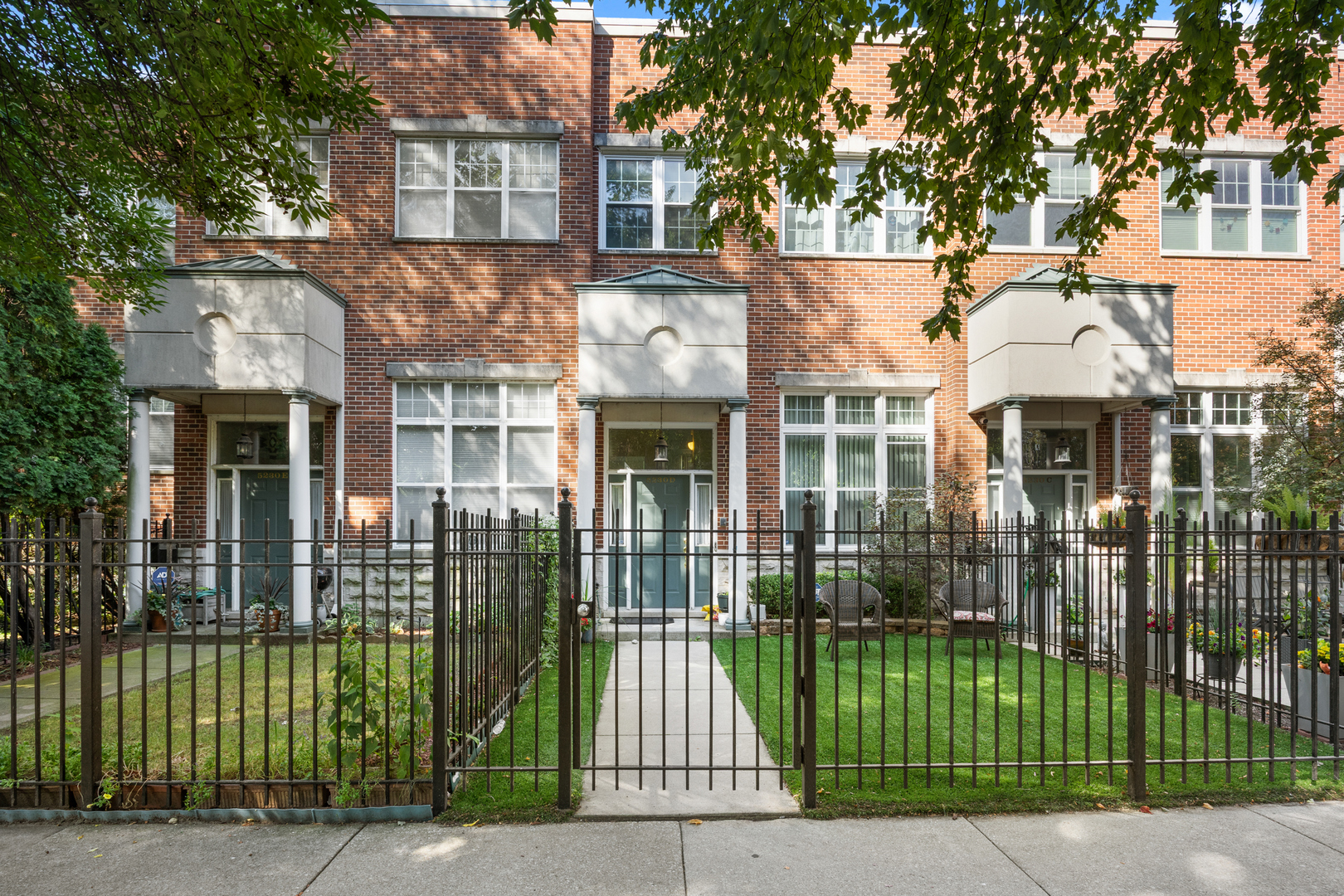 5230  Uni South University Ave., Chicago, IL - 5,200 USD/ month
