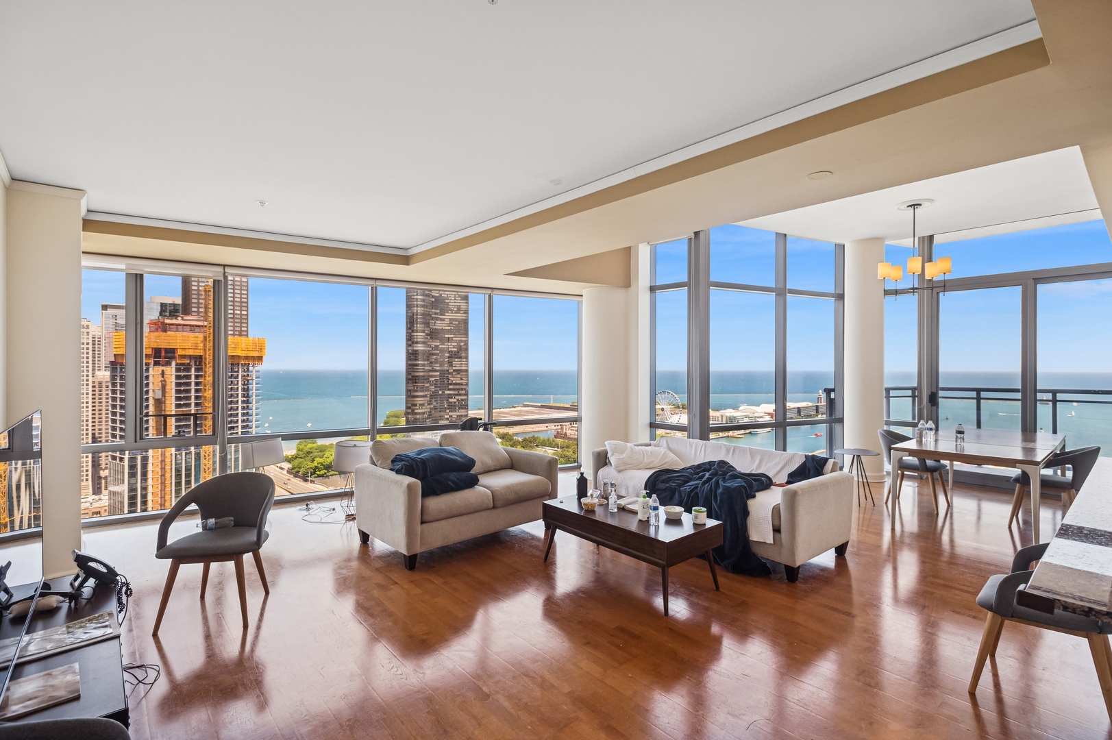 450 East Waterside Dr., Chicago, IL - 7,995 USD/ month
