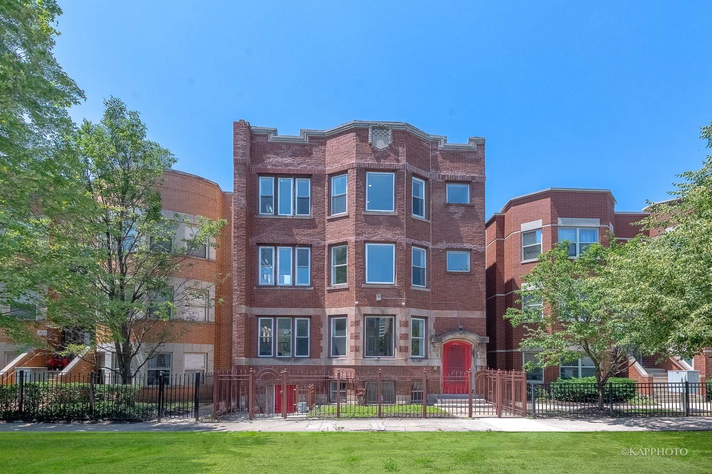 4152 Unit 1 South Prairie Ave., Chicago, IL - 2,395 USD/ month