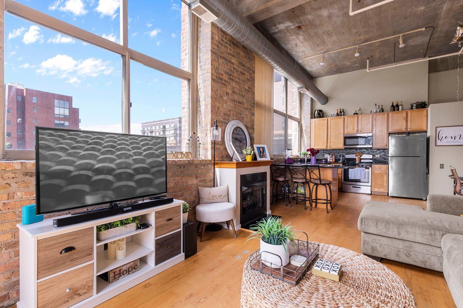 1528 South Wabash Ave., Chicago, IL - 2,895 USD/ month