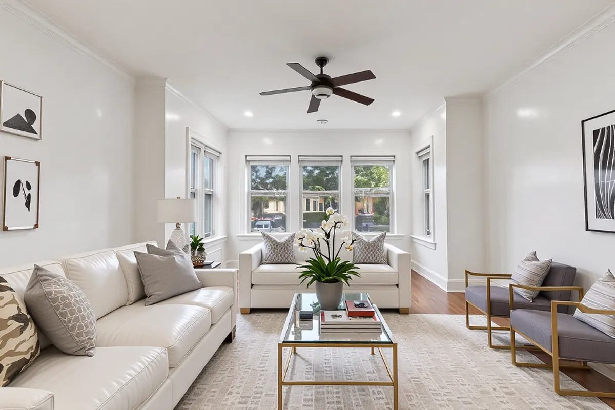 6724  Unit North Campbell Ave., Chicago, IL - 2,250 USD/ month