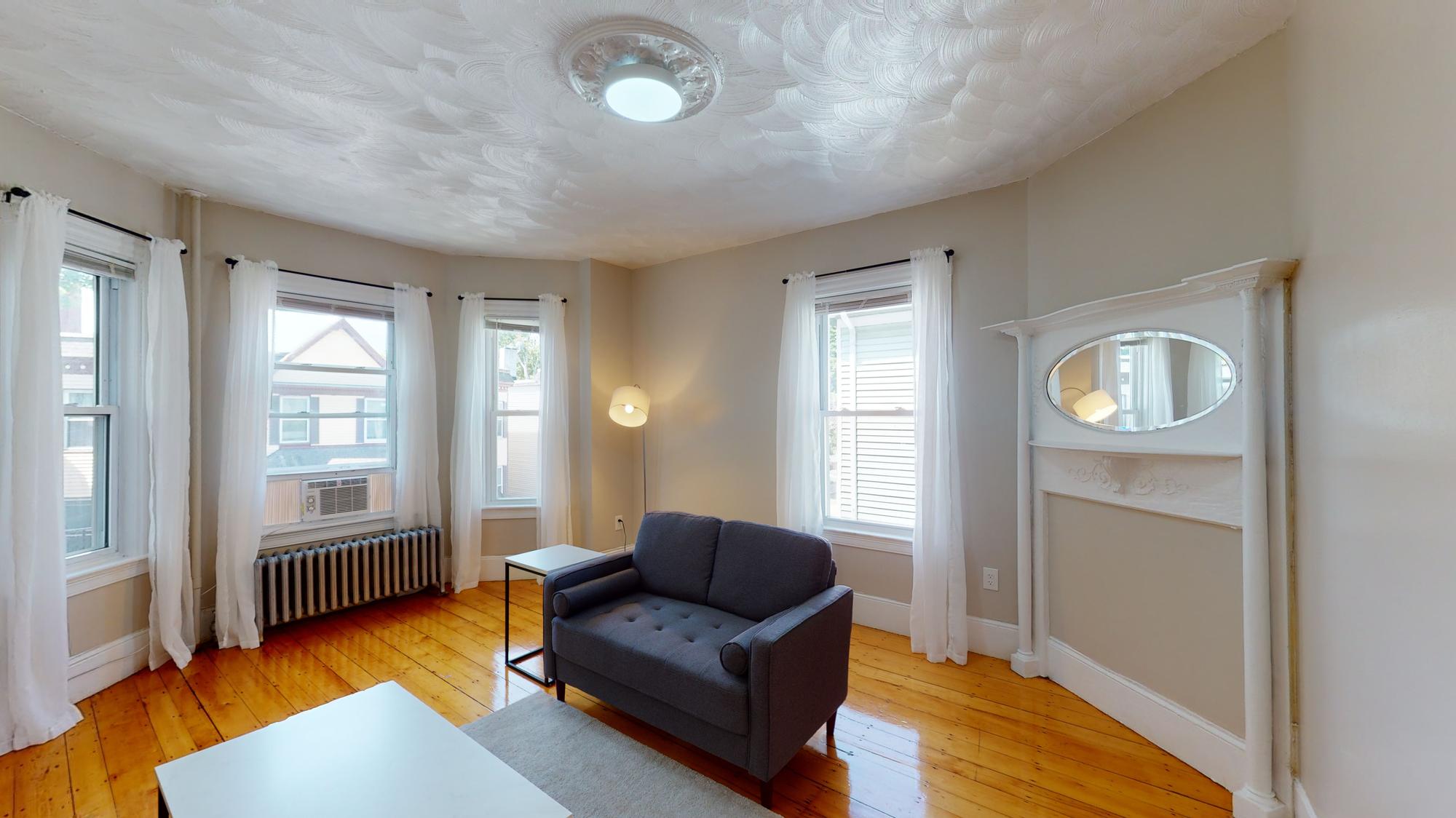 35 Catawba St, Roxbury