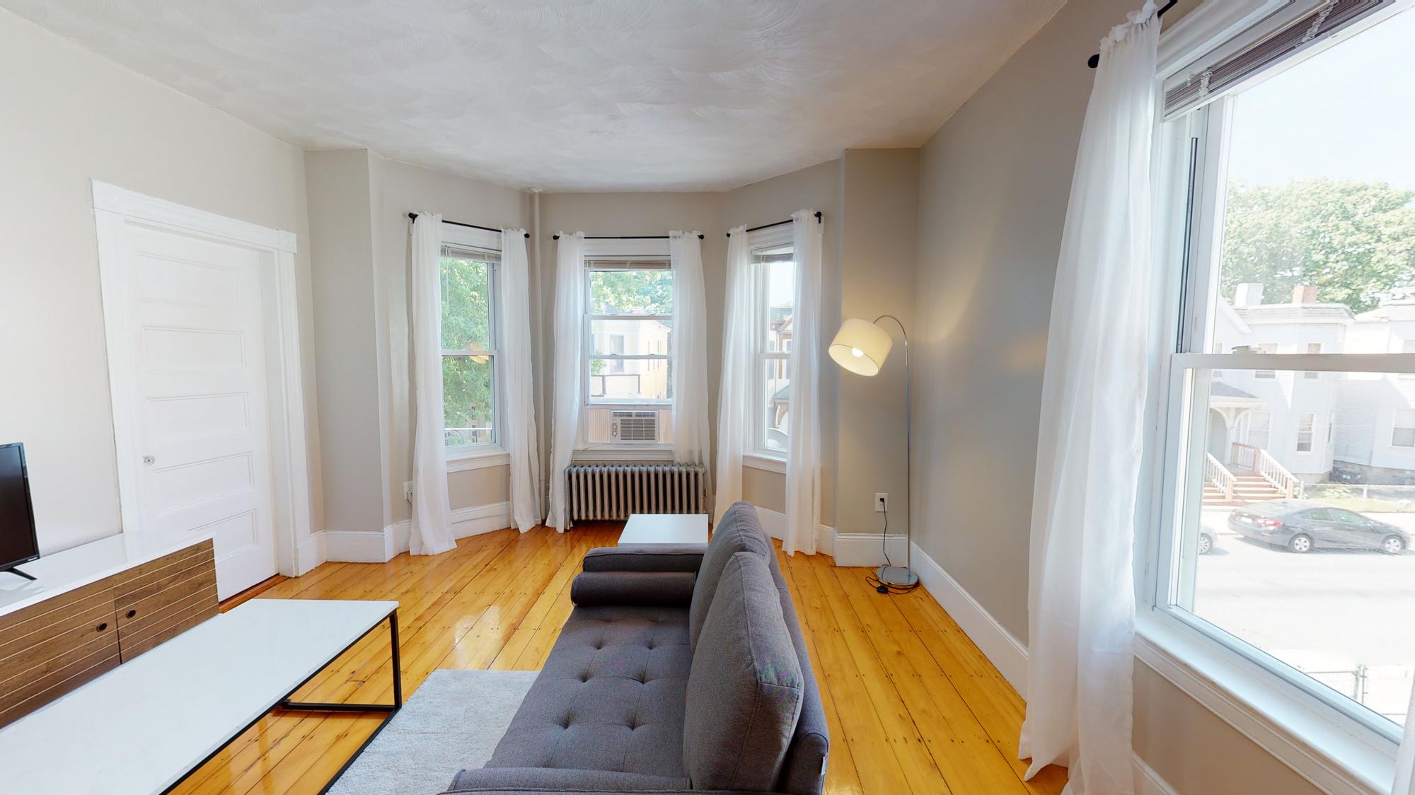 35 Catawba St, Roxbury