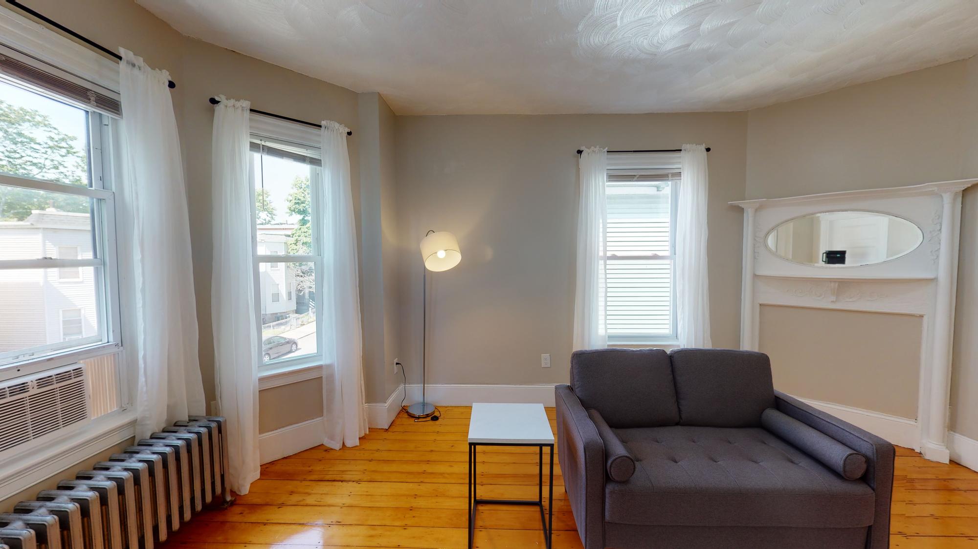 35 Catawba St, Roxbury