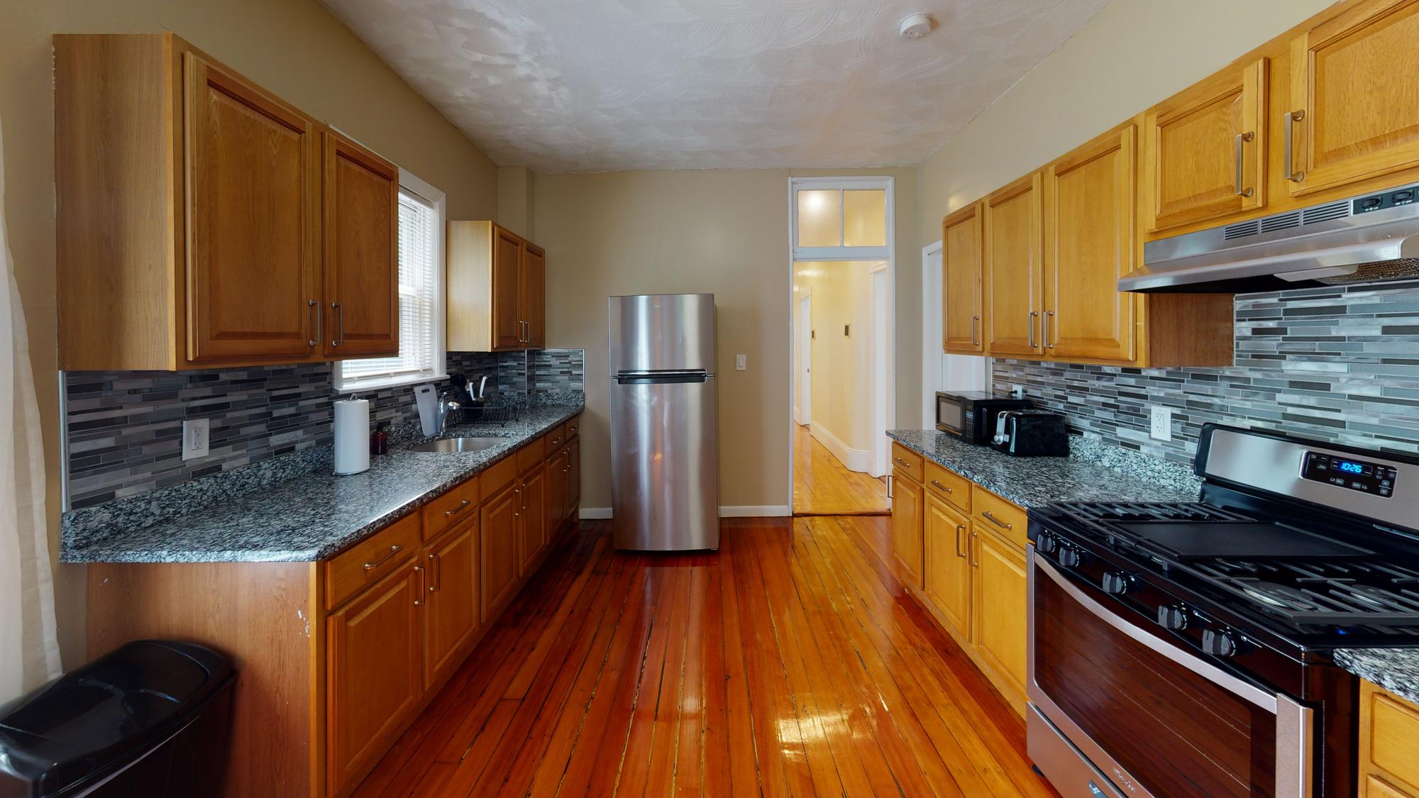 35 Catawba St, Roxbury